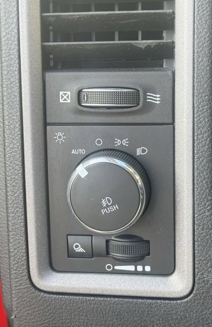 Used 2018 RAM 1500 Express image 17