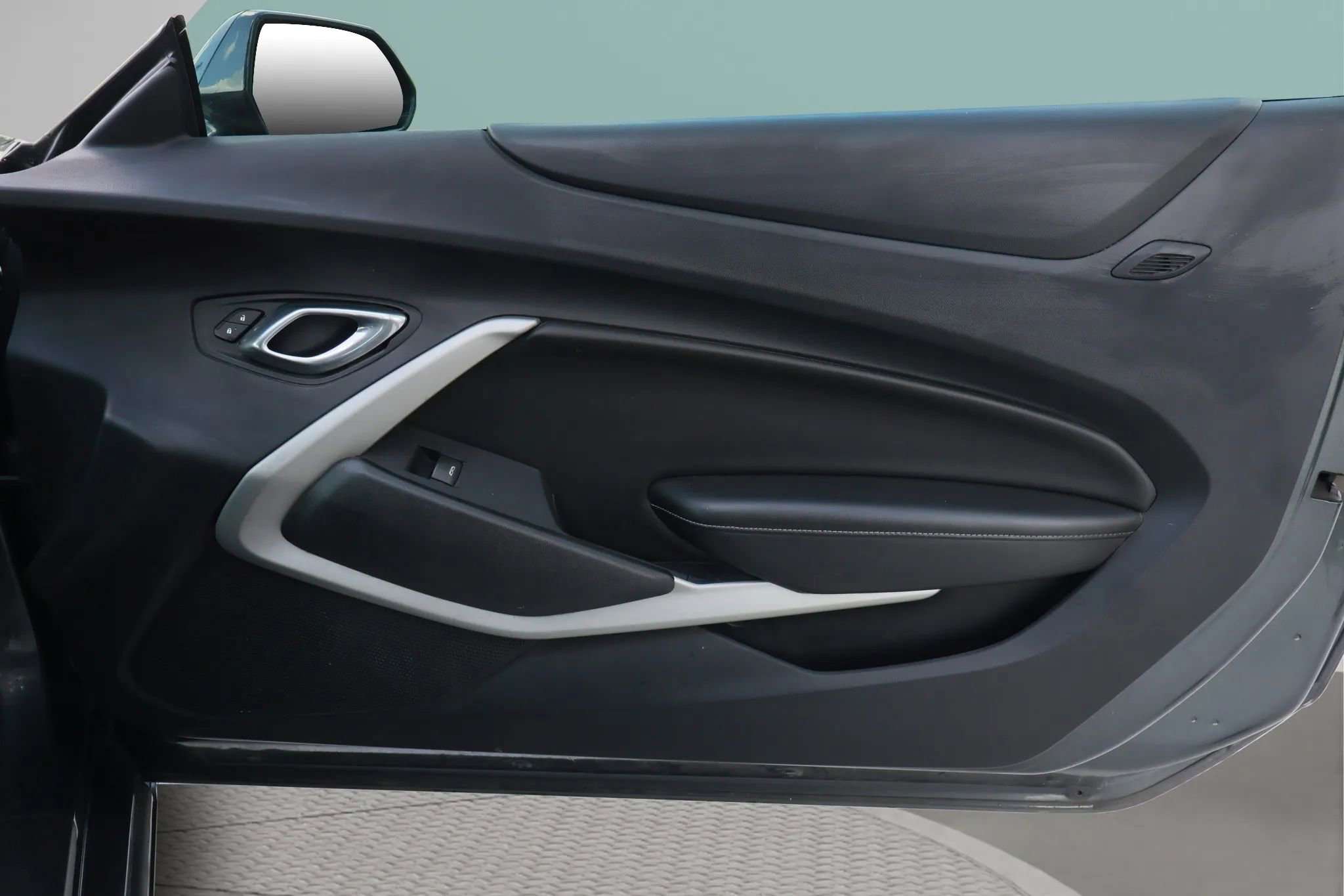 Used 2017 Chevrolet Camaro SS image 31