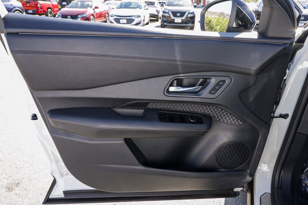Used 2024 Nissan Ariya FWD image 14