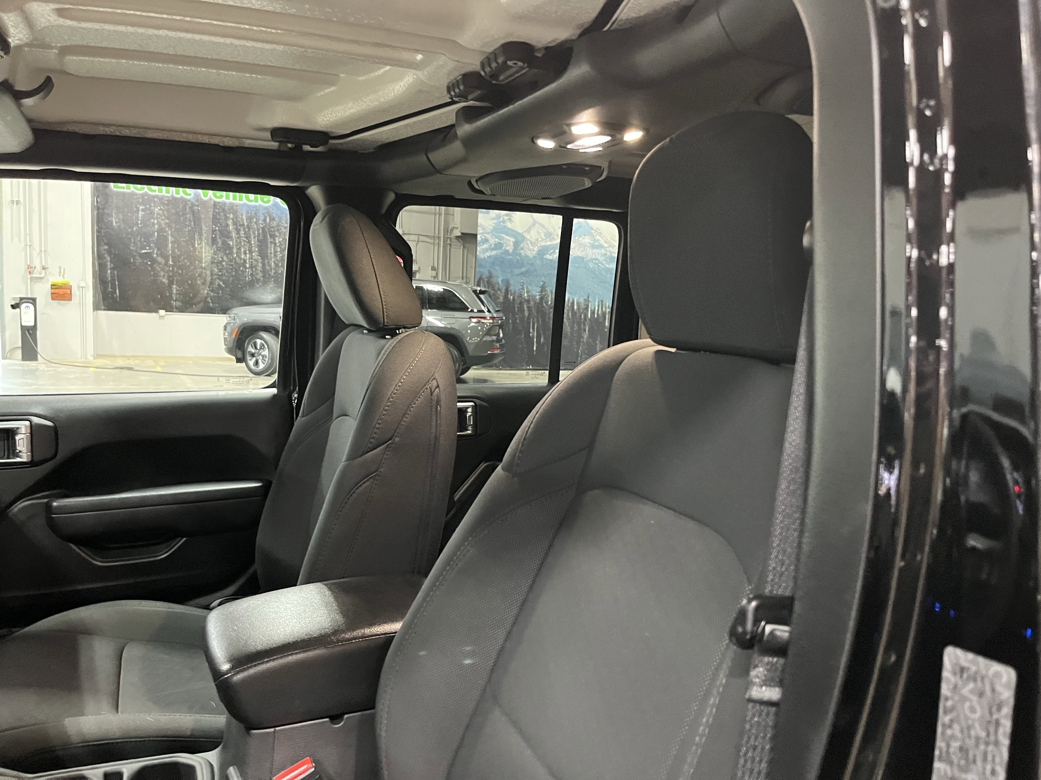 Used 2023 Jeep Wrangler Unlimited image 19