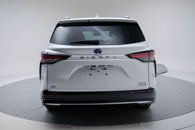Used 2022 Toyota Sienna Limited image 4