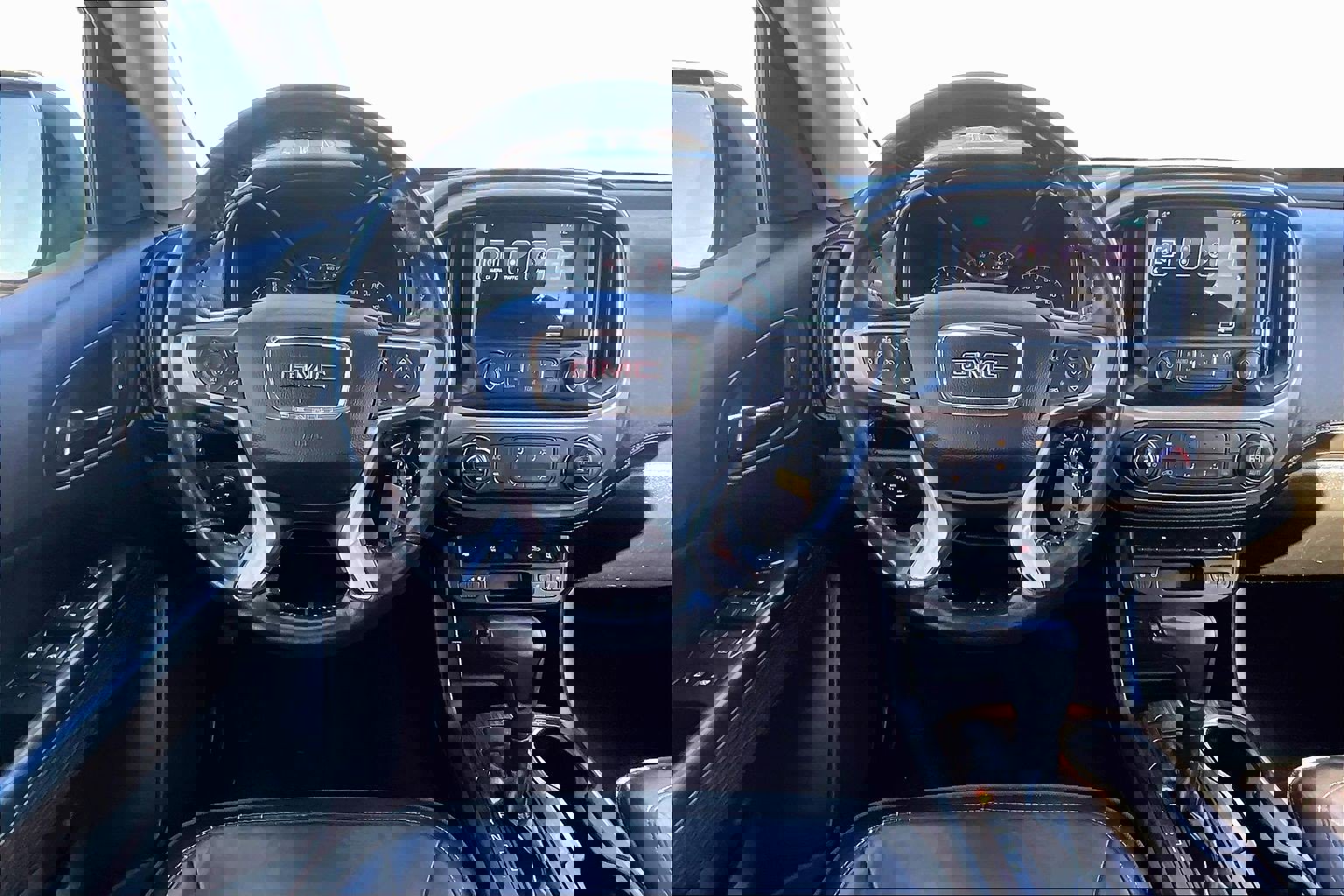 Used 2018 GMC Canyon Denali image 5