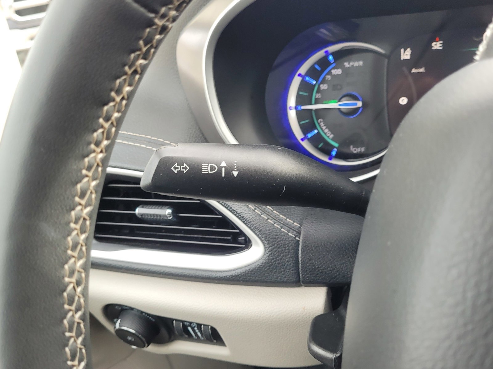 Used 2023 Chrysler Pacifica Touring-L image 20