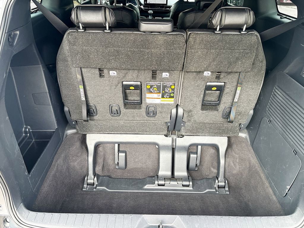Used 2025 Toyota Sienna Limited image 28
