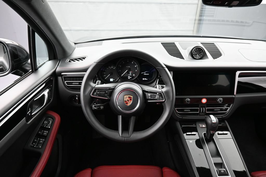 Certified 2026 Porsche Macan AWD/4WD image 17