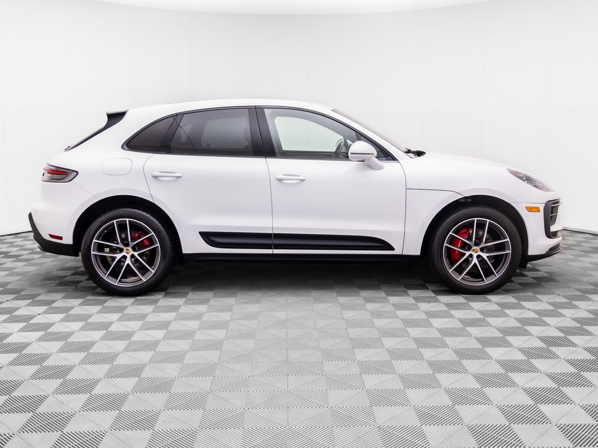 Used 2023 Porsche Macan S AWD/4WD image 6