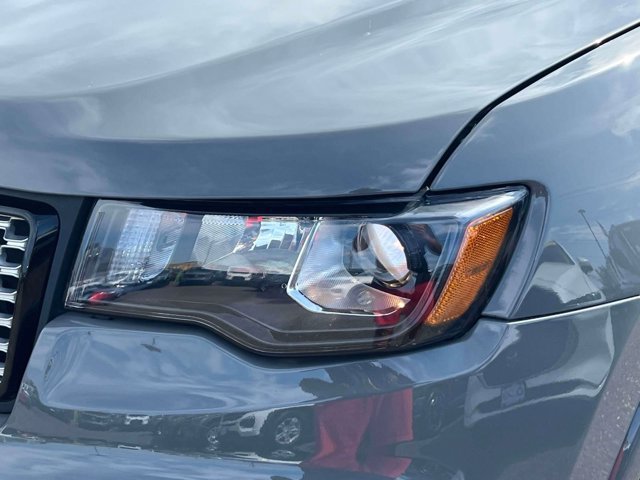 Used 2022 Jeep Grand Cherokee Laredo X AWD/4WD image 8