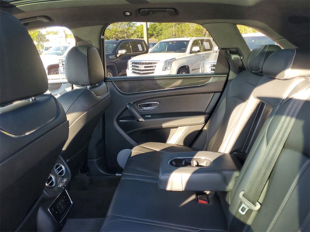 Used 2019 Bentley Bentayga image 16