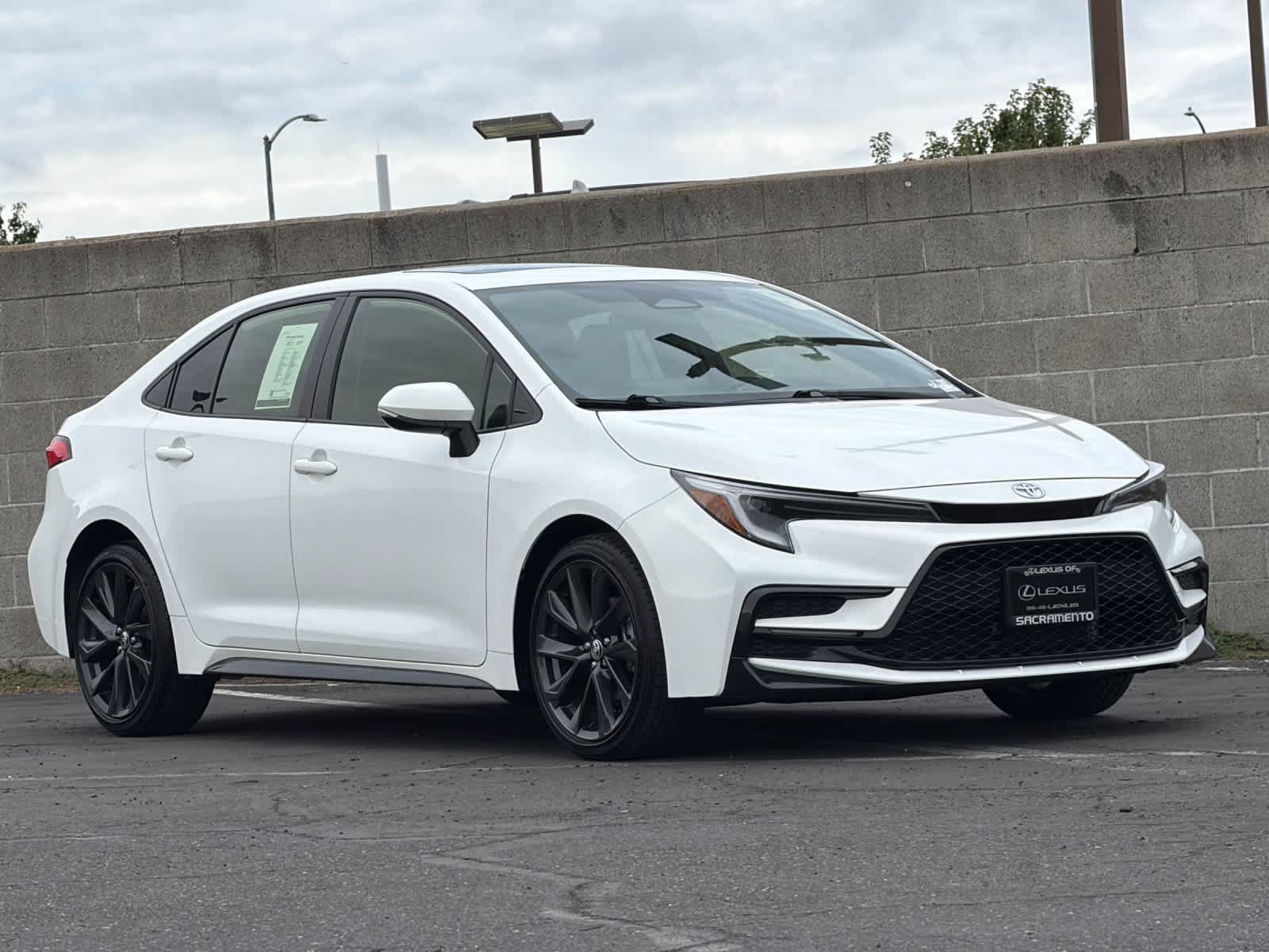 Used 2024 Toyota Corolla SE w/ SE Premium Package FWD image 5