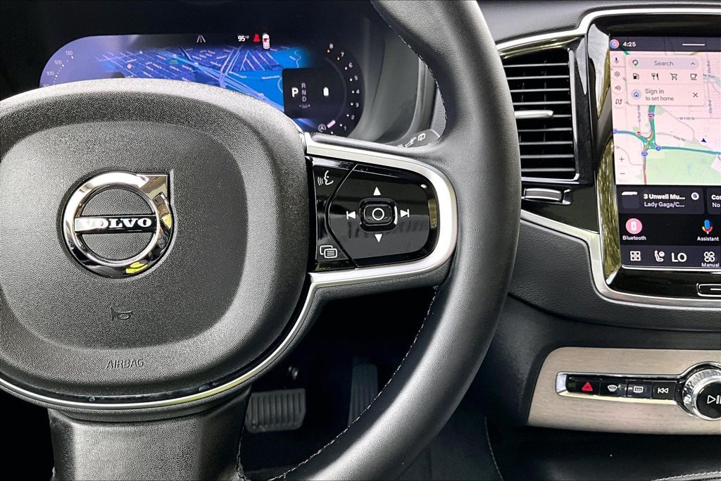 Used 2025 Volvo XC90 B5 Ultra AWD/4WD image 28