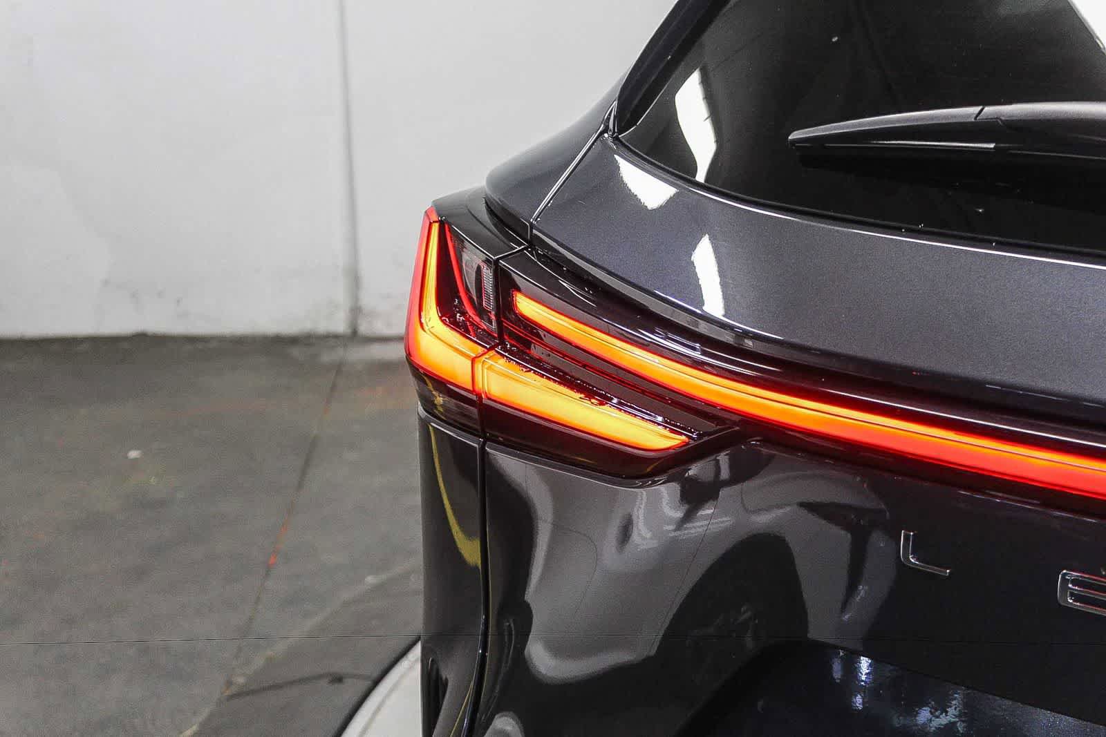 Used 2025 Lexus NX 250 FWD w/ Accessory Package (2T) image 9