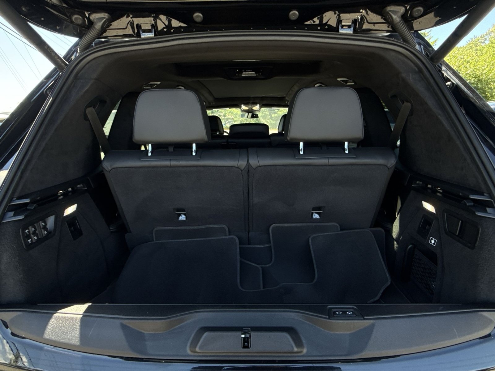 Used 2023 BMW X7 xDrive40i w/ Premium Package AWD/4WD image 29
