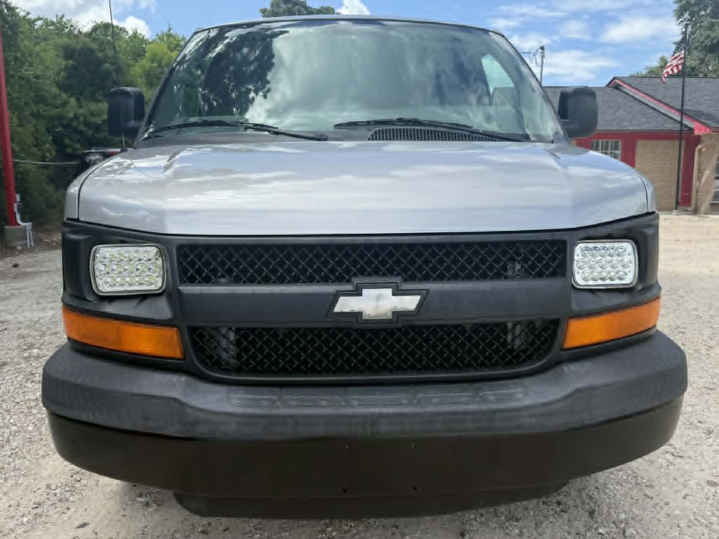 Used 2005 Chevrolet Express 3500 Extended Passenger RWD image 2