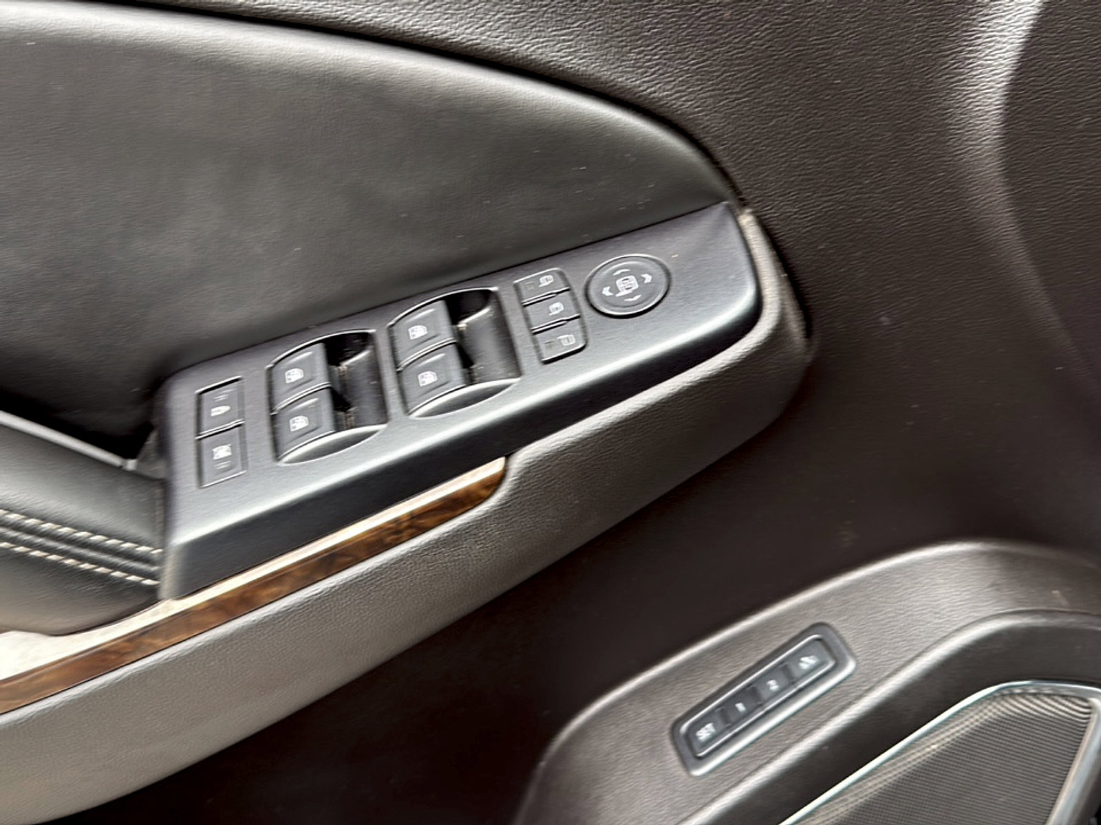 Used 2015 Chevrolet Tahoe LT AWD/4WD image 16