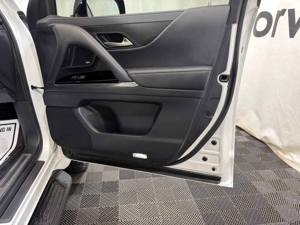 Used 2024 Lexus LX 600 4WD w/ Luxury Package image 9