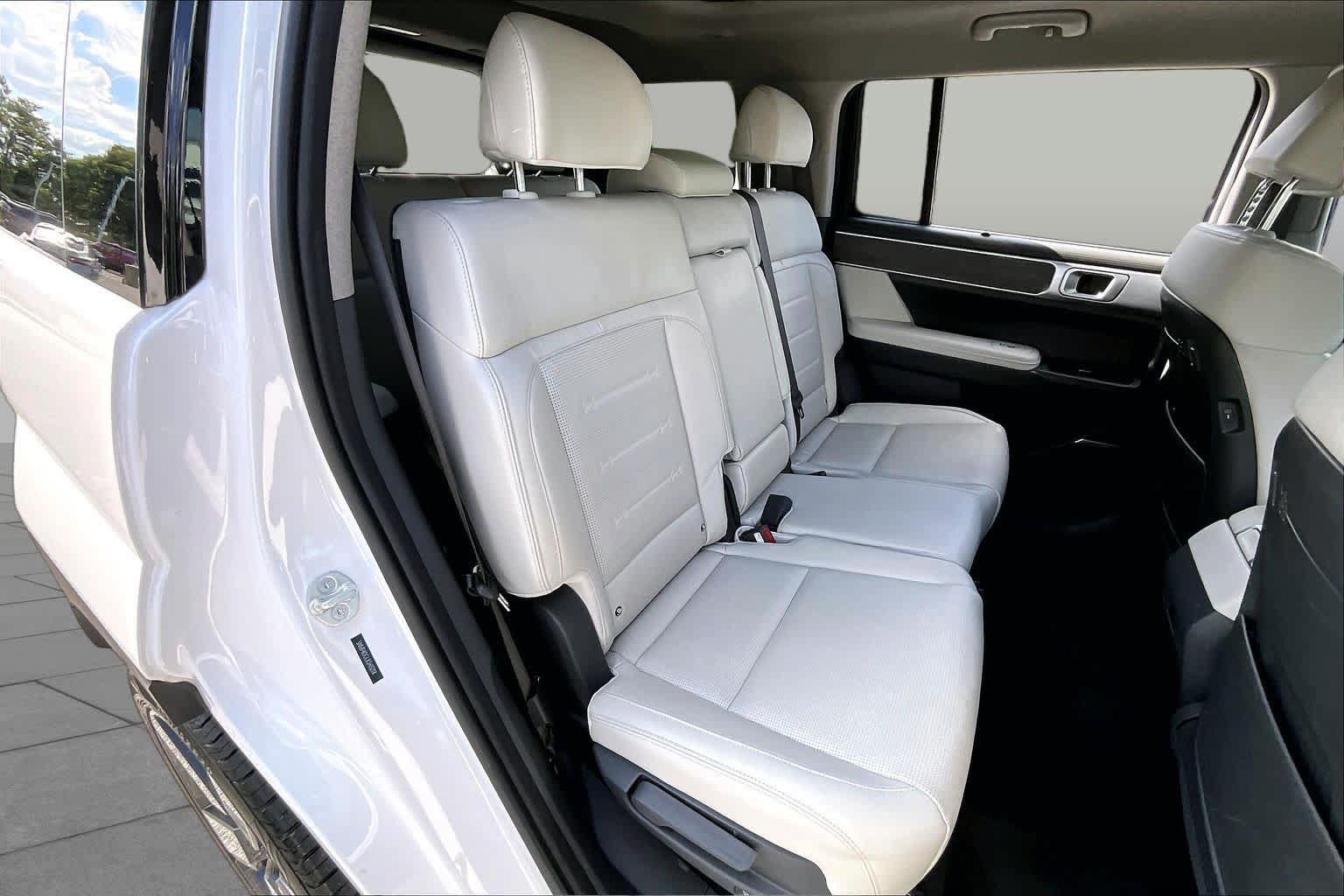Used 2025 Hyundai Santa Fe Limited AWD/4WD image 21