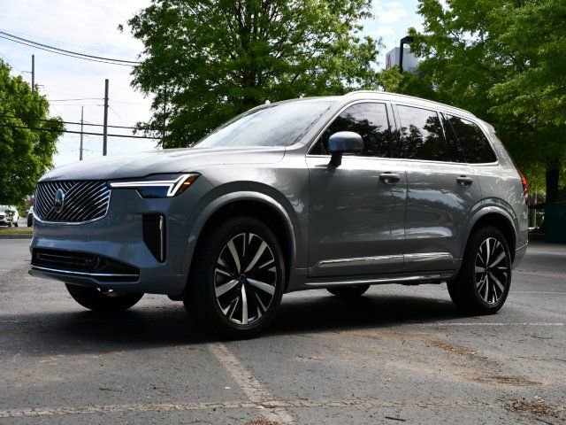Used 2025 Volvo XC90 B6 Core w/ Protection Package Premier AWD/4WD image 3