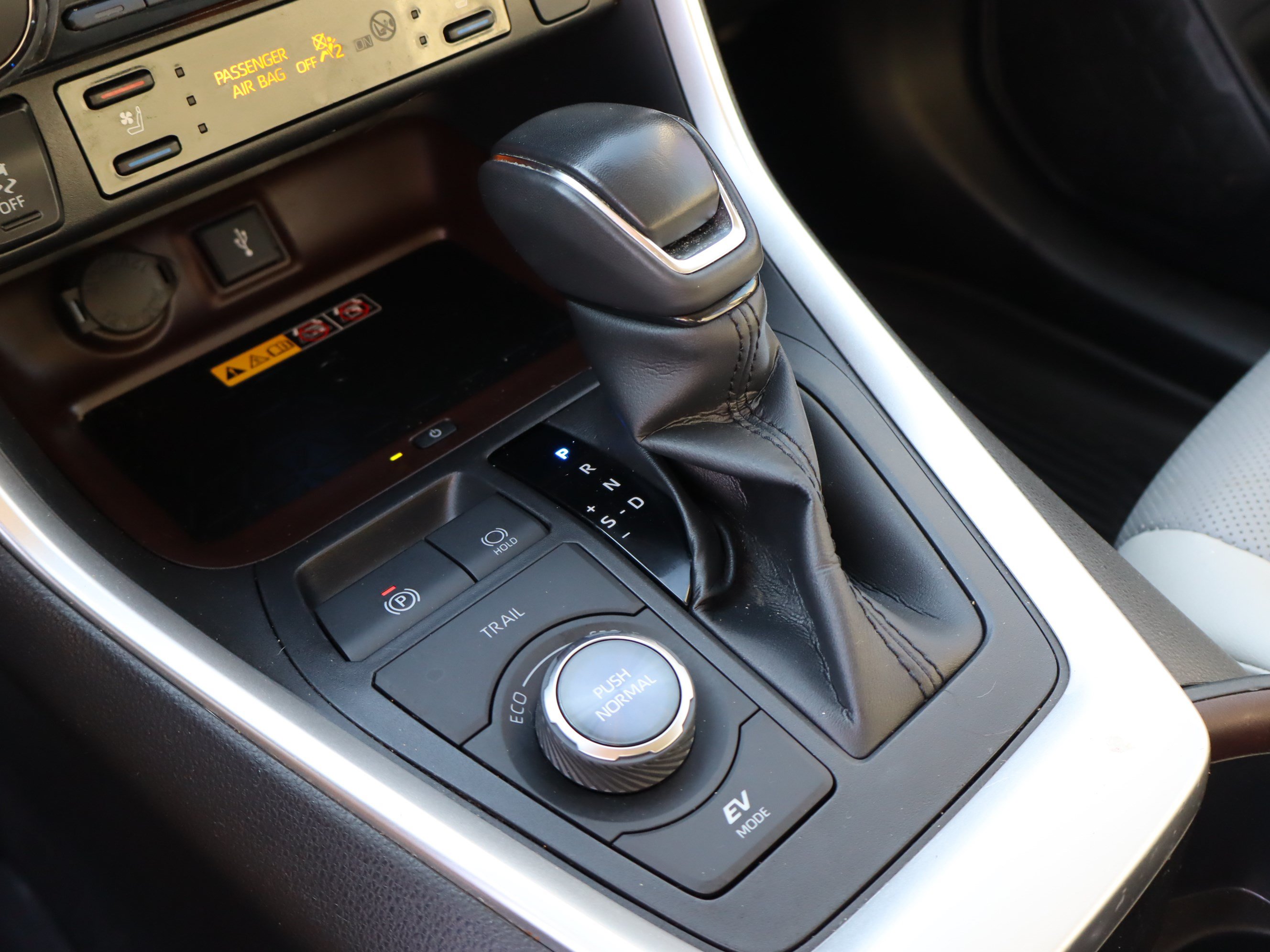 Used 2022 Toyota RAV4 Limited AWD/4WD image 29