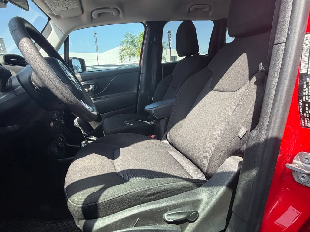 Used 2023 Jeep Renegade Latitude AWD/4WD image 7