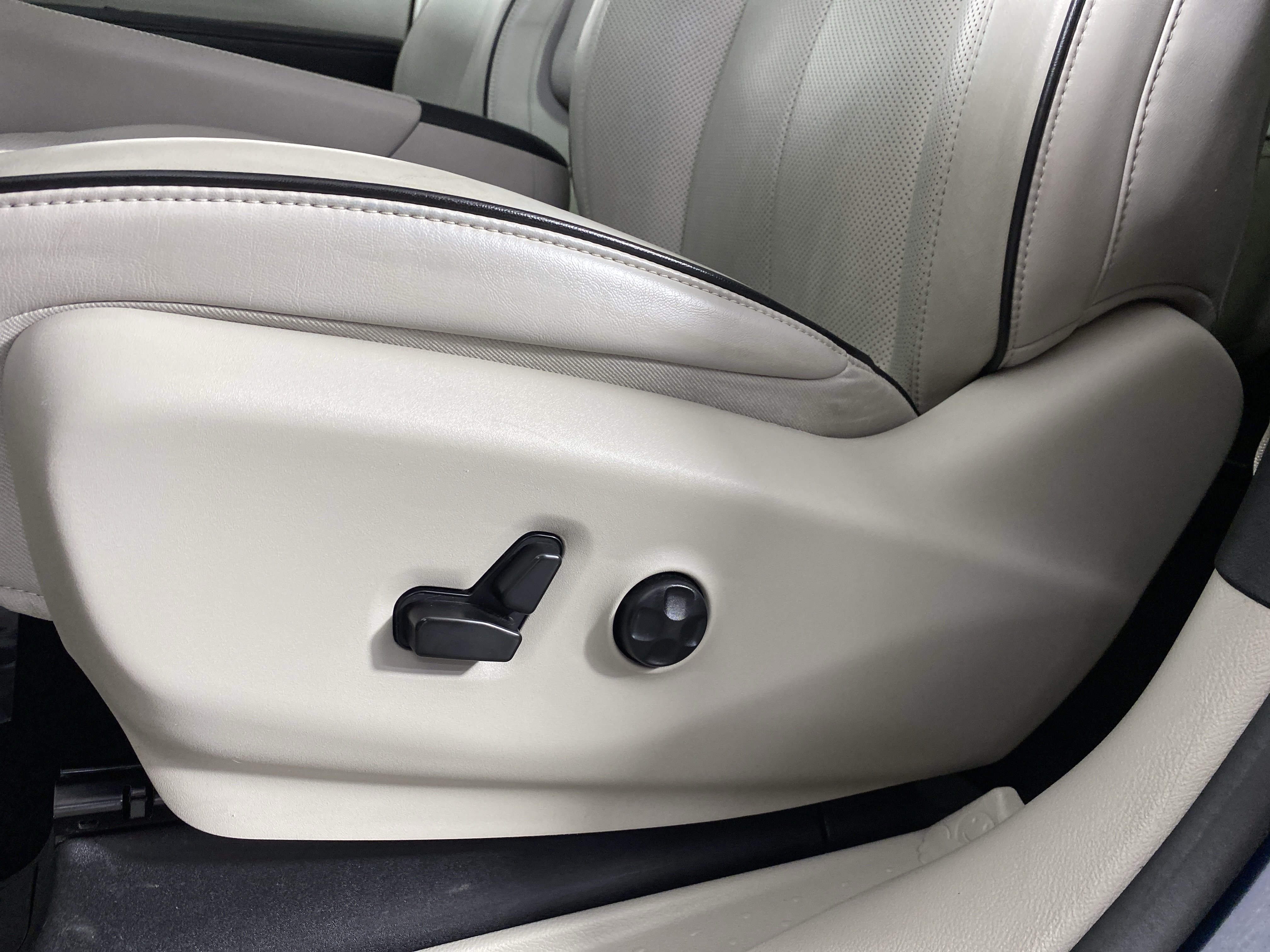 Used 2021 Chrysler Pacifica Limited w/ Uconnect Theater Family Group AWD/4WD image 18