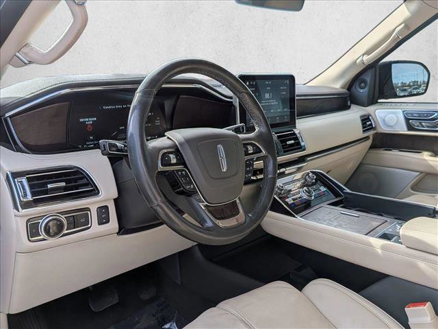 Used 2019 Lincoln Navigator Reserve image 10