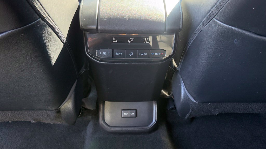 Used 2023 Toyota Highlander XLE AWD/4WD image 26