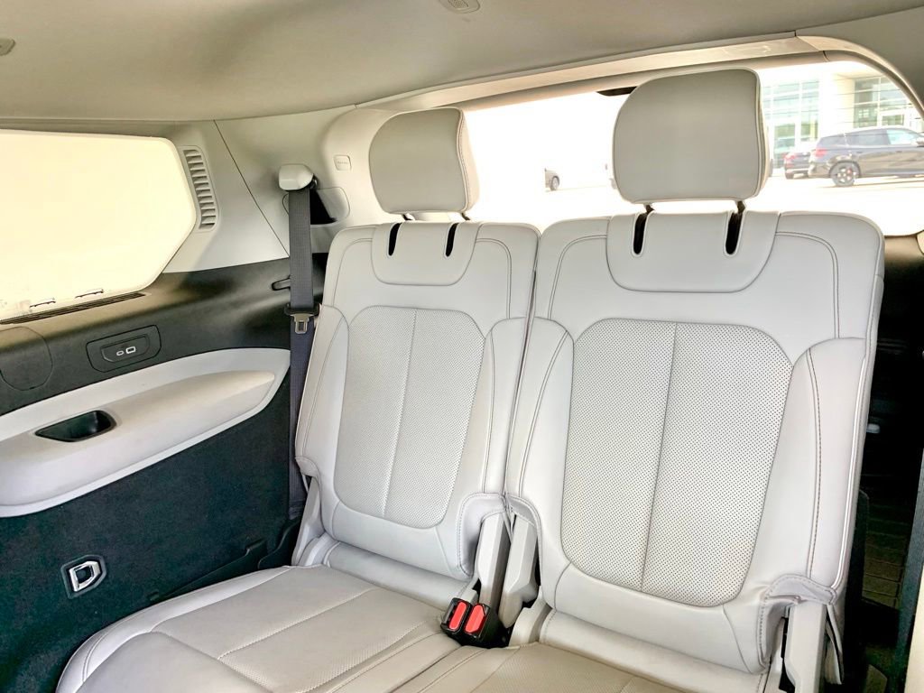 Used 2022 Jeep Grand Cherokee L Overland w/ Advanced Protech Group III RWD image 17