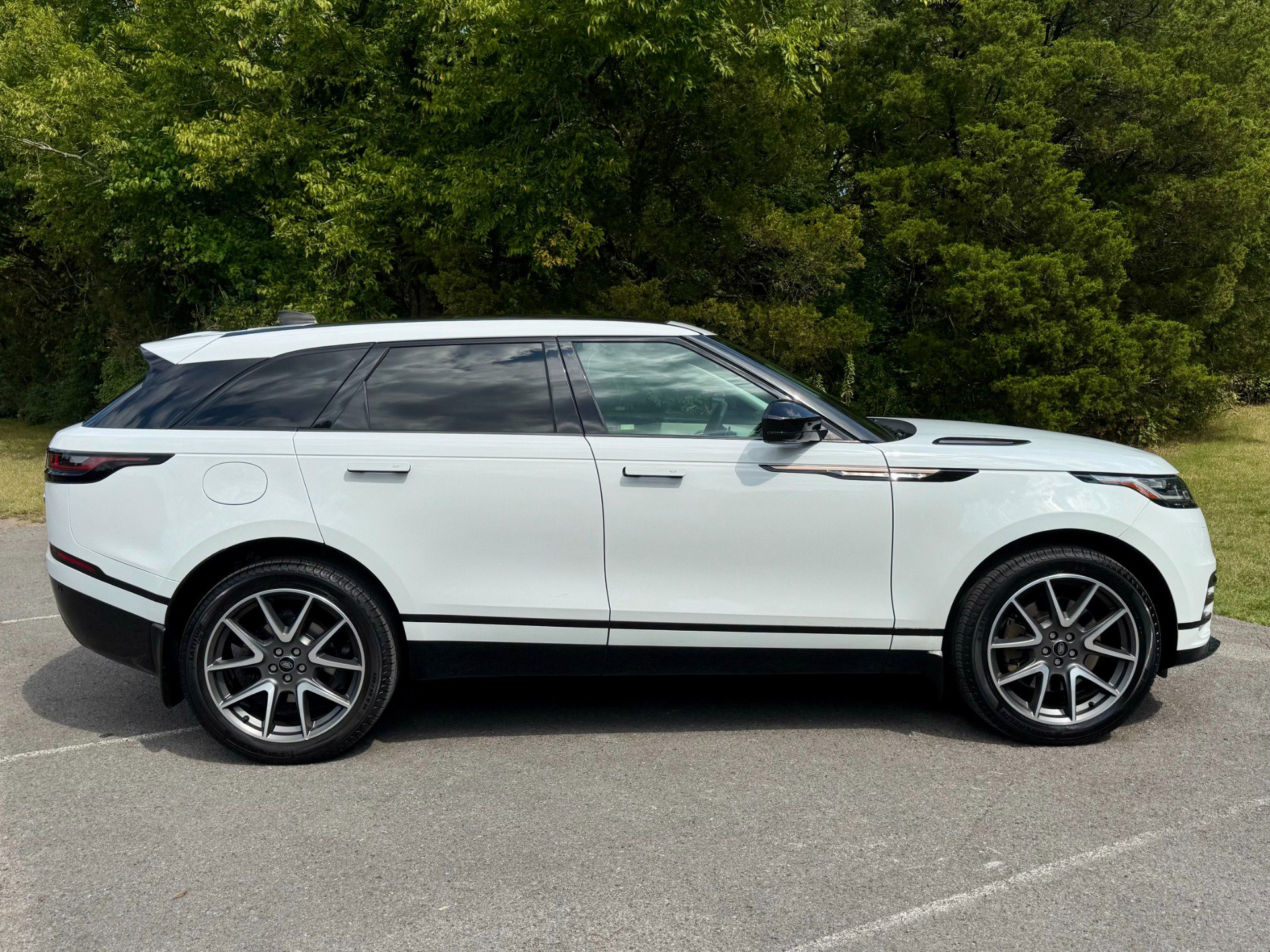 Used 2023 Land Rover Range Rover Velar R-Dynamic S image 7