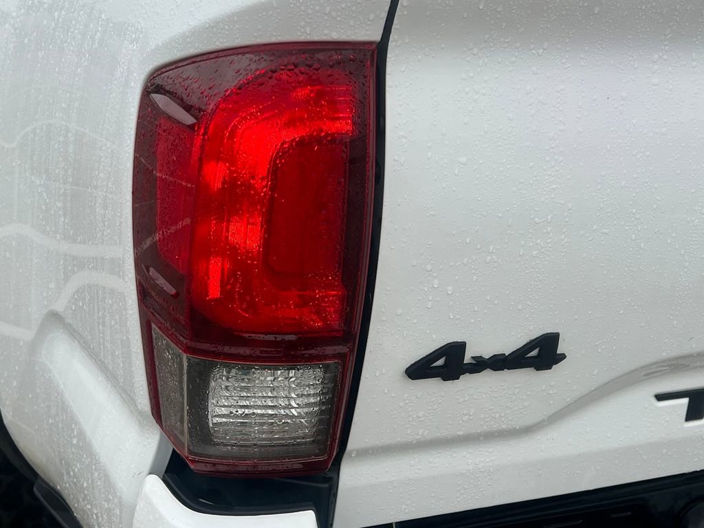 Used 2019 Toyota Tacoma TRD Off-Road w/ Technology Package image 12