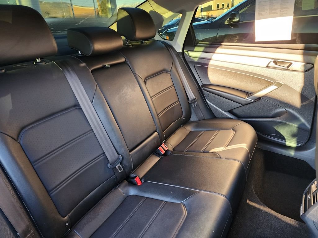 Used 2022 Volkswagen Passat 2.0T SE image 14