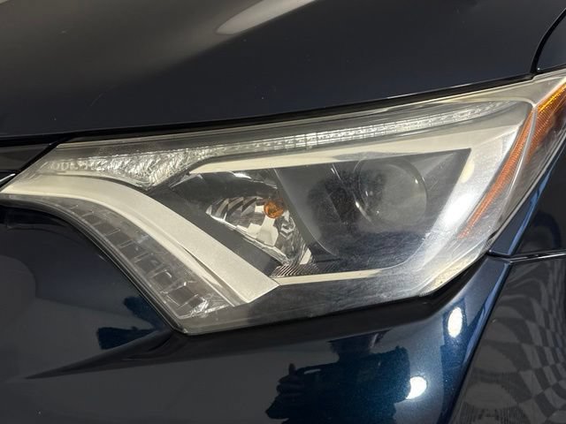 Used 2018 Toyota RAV4 LE FWD image 8