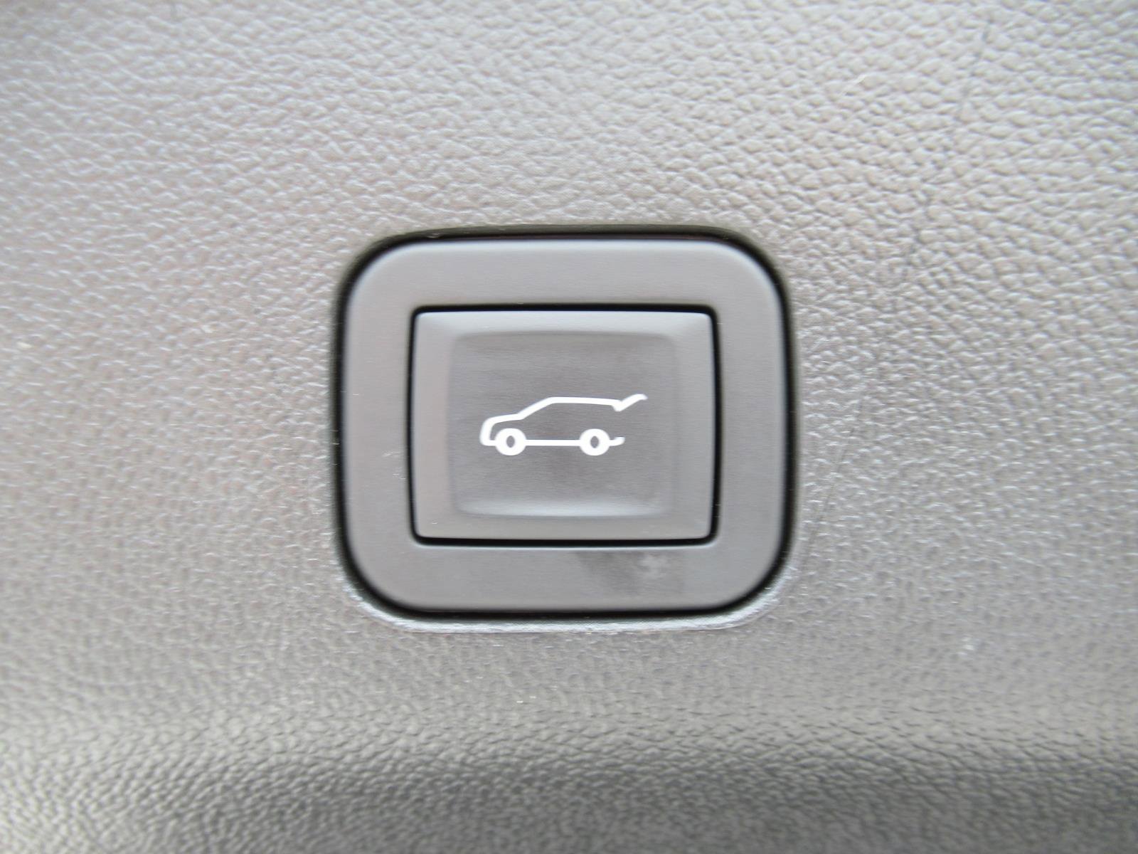 Used 2025 GMC Yukon XL Denali AWD/4WD image 39
