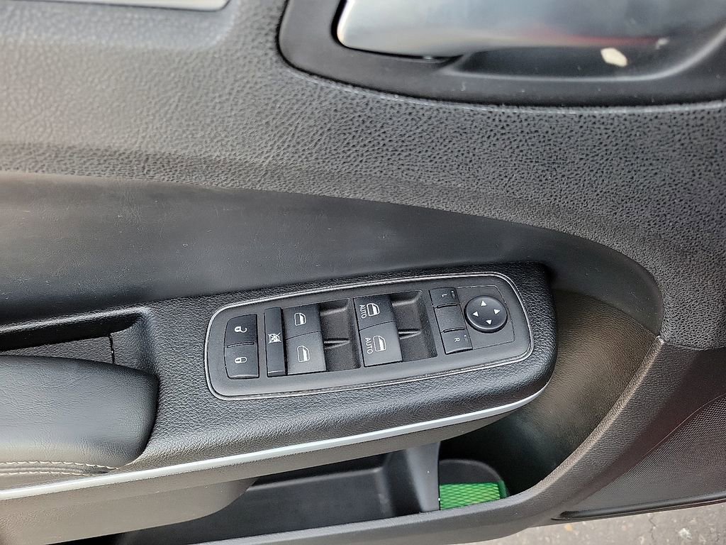 Used 2023 Chrysler 300 S image 9