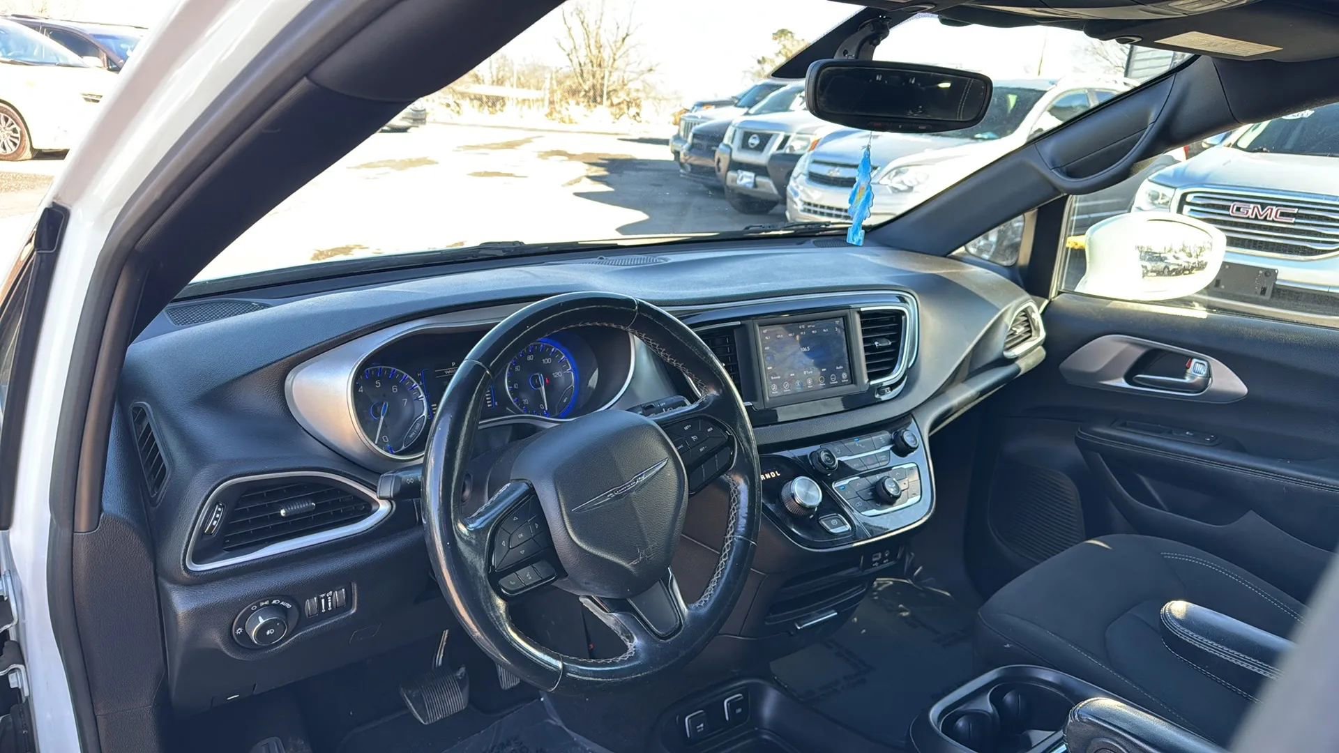 Used 2020 Chrysler Pacifica Touring w/ S Appearance Package FWD image 31