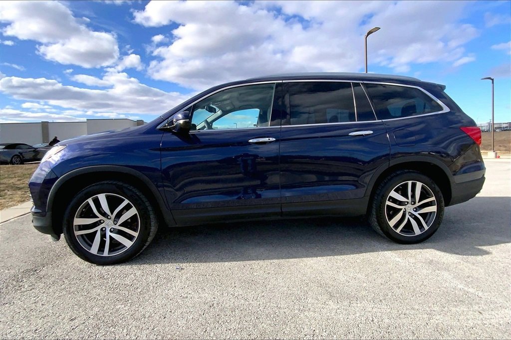 Used 2017 Honda Pilot Touring image 8
