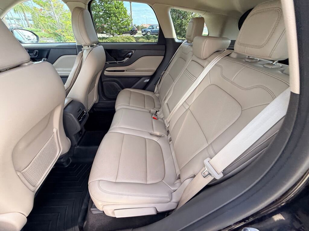 Used 2021 Lincoln Corsair Standard w/ Premium Package image 18