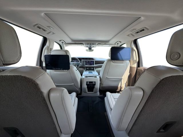 Used 2021 GMC Yukon XL Denali w/ Denali Premium Package image 22