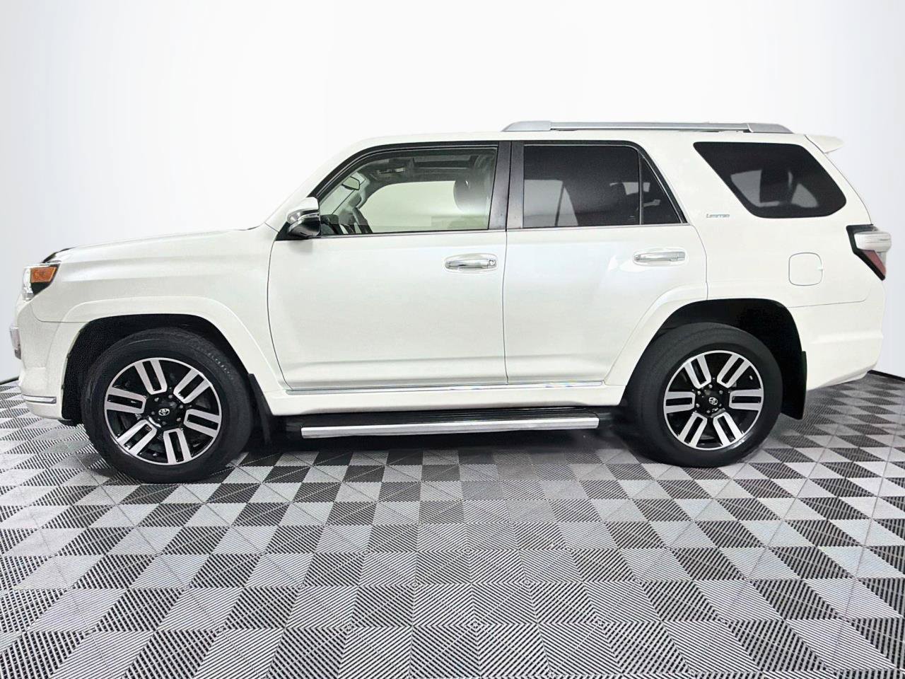 Used 2014 Toyota 4Runner Limited AWD/4WD image 7