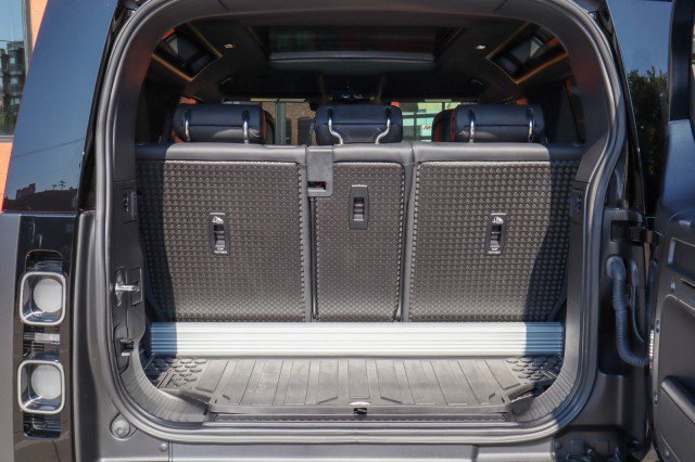 Used 2023 Land Rover Defender 90 V8 image 25