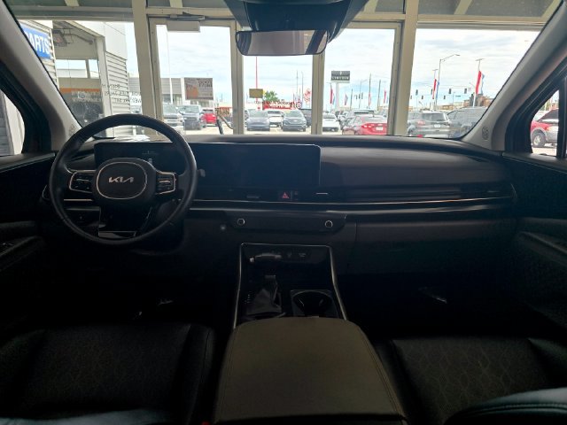 Used 2025 Kia Carnival FWD image 15