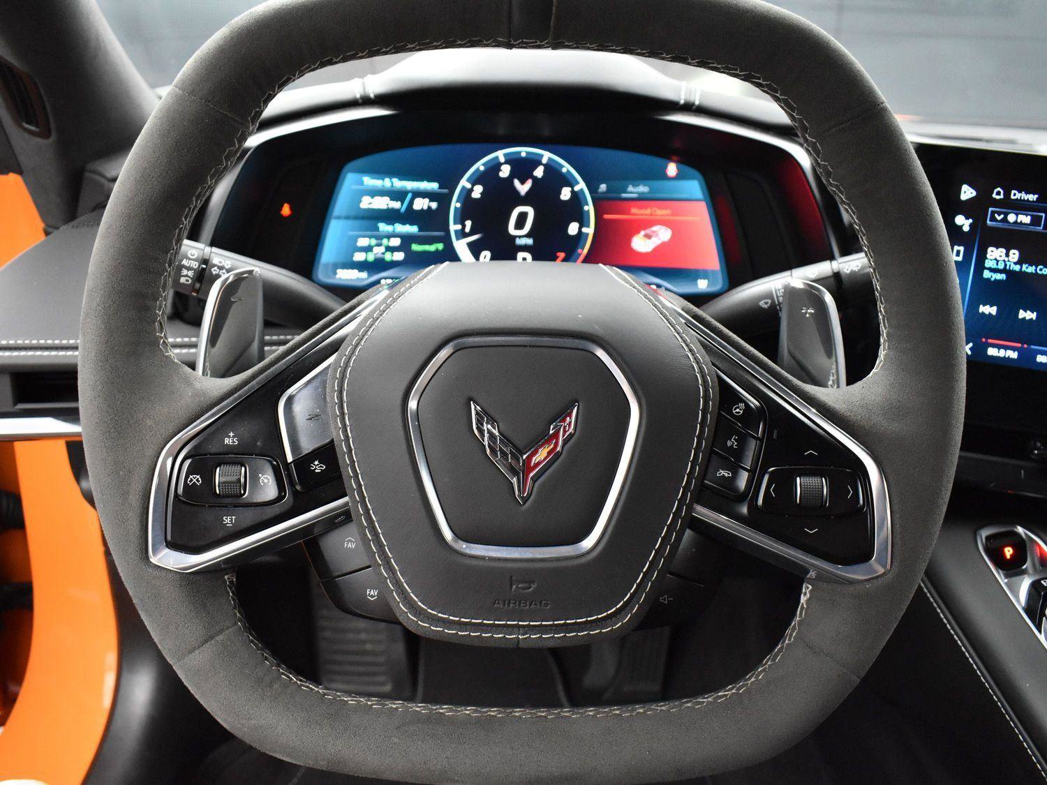 Used 2024 Chevrolet Corvette Stingray Premium Conv w/ Z51 Performance Package RWD image 16