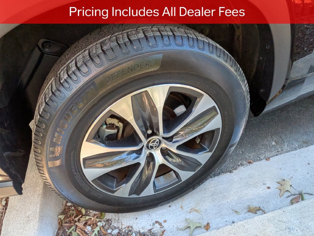 Used 2021 Toyota Highlander XLE FWD image 9