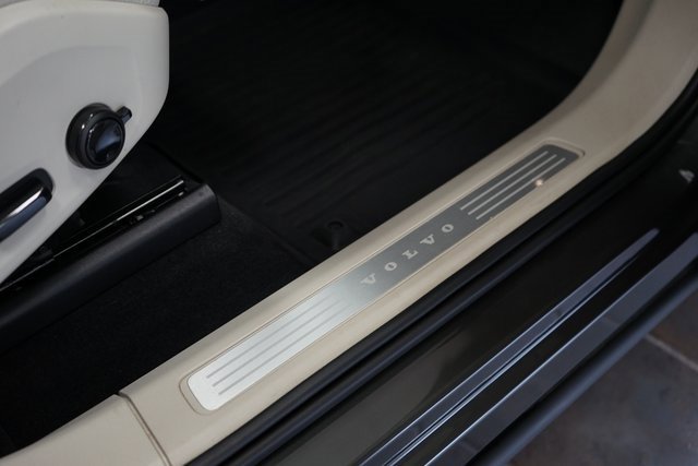 Used 2019 Volvo XC60 T5 Momentum w/ Multimedia Package image 46