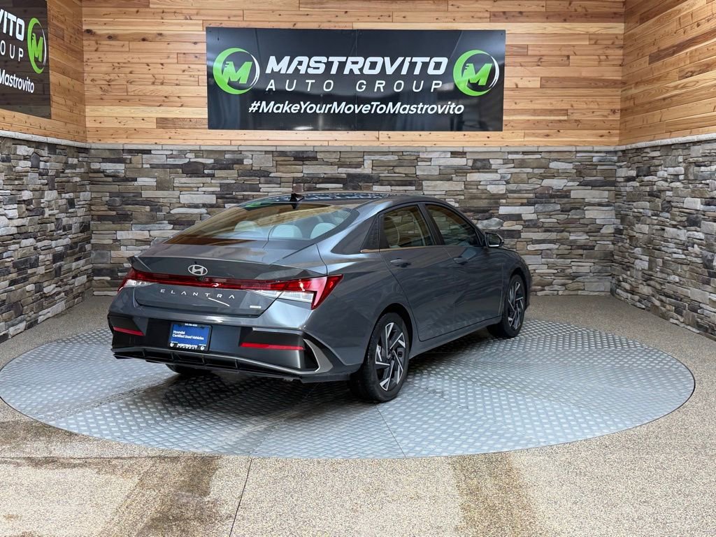 Certified 2025 Hyundai Elantra Limited image 9