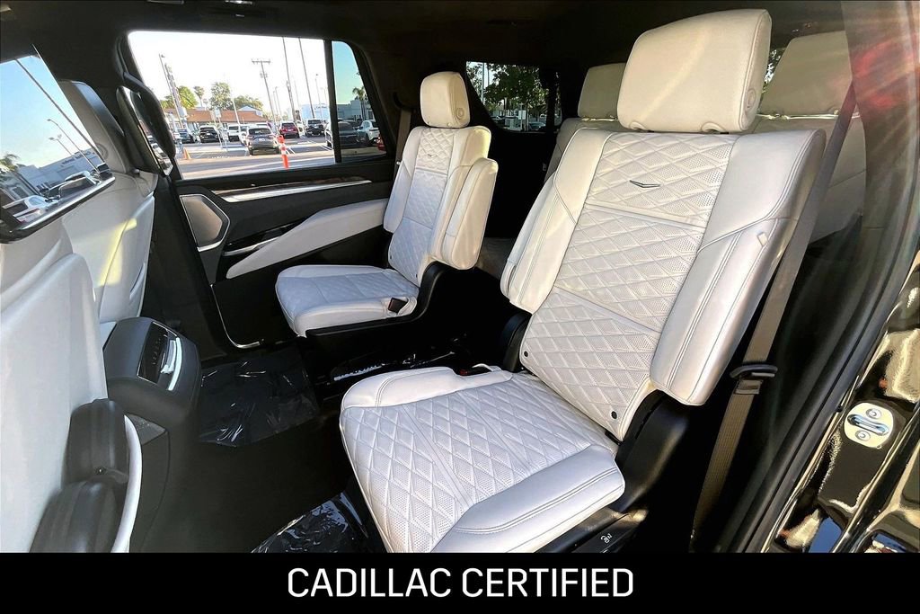 Used 2026 Cadillac Escalade Platinum Sport w/ LPO, ONYX Package image 19