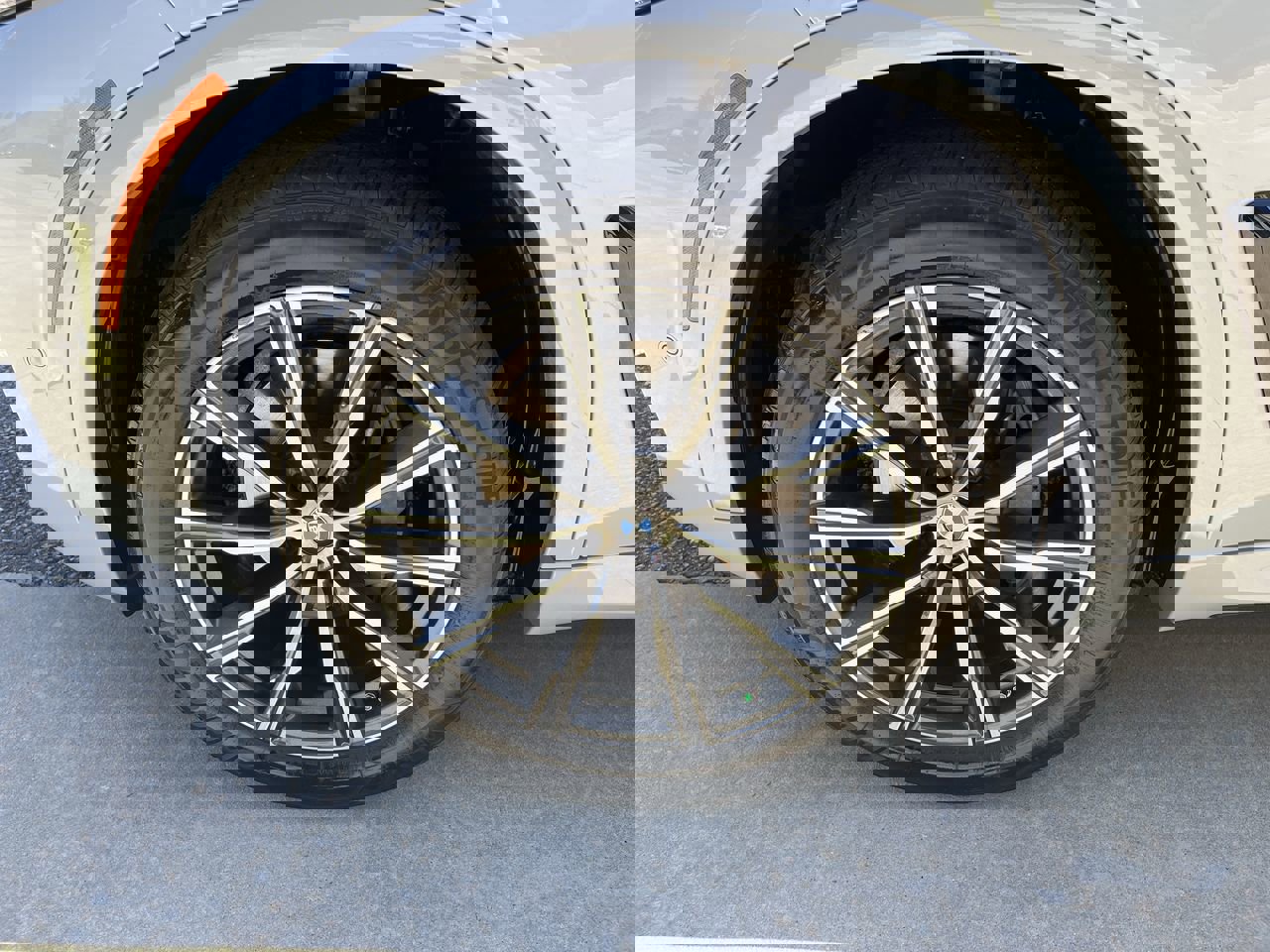 Used 2024 BMW X5 xDrive40i w/ M Sport Package image 13