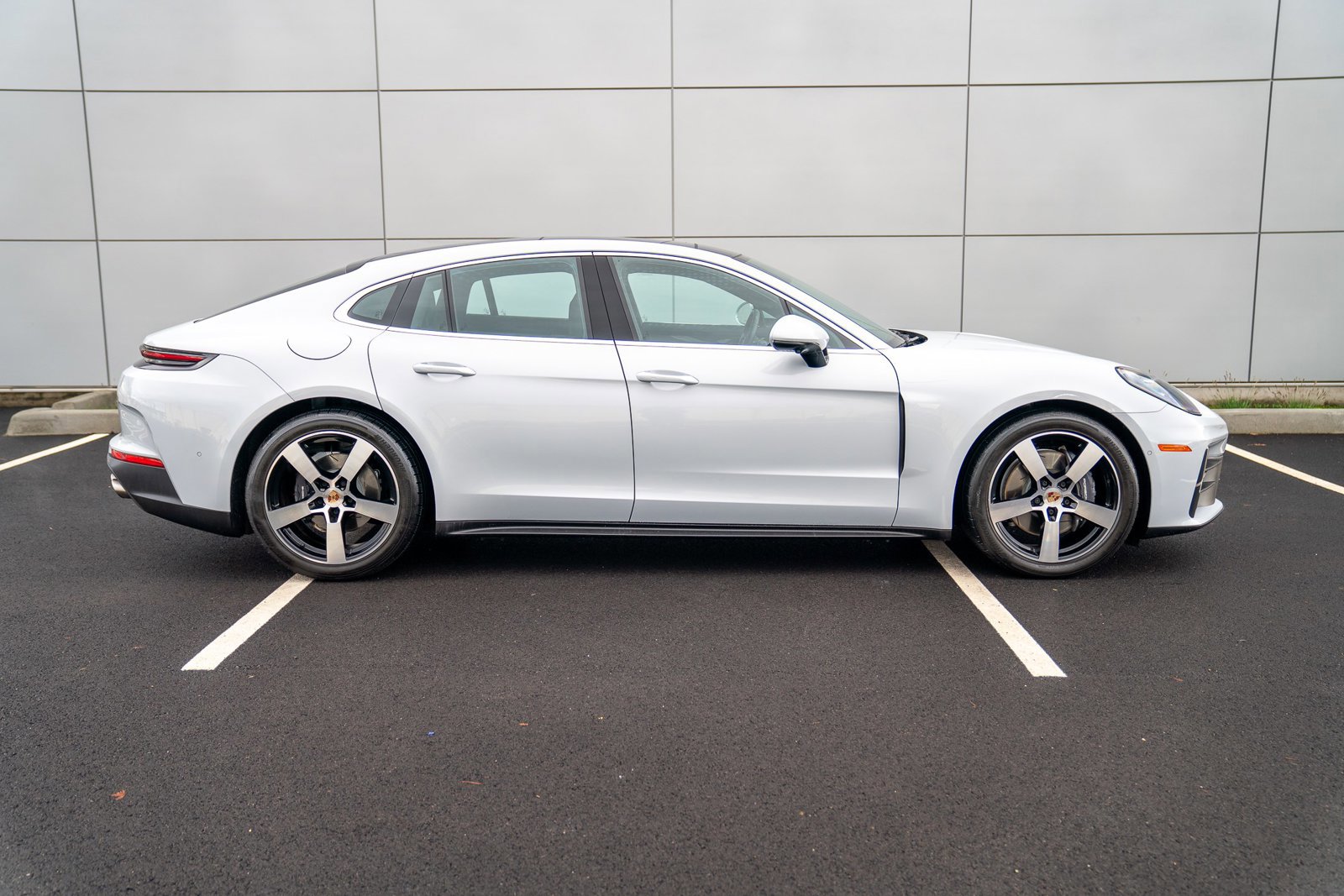 Used 2025 Porsche Panamera 4 image 8