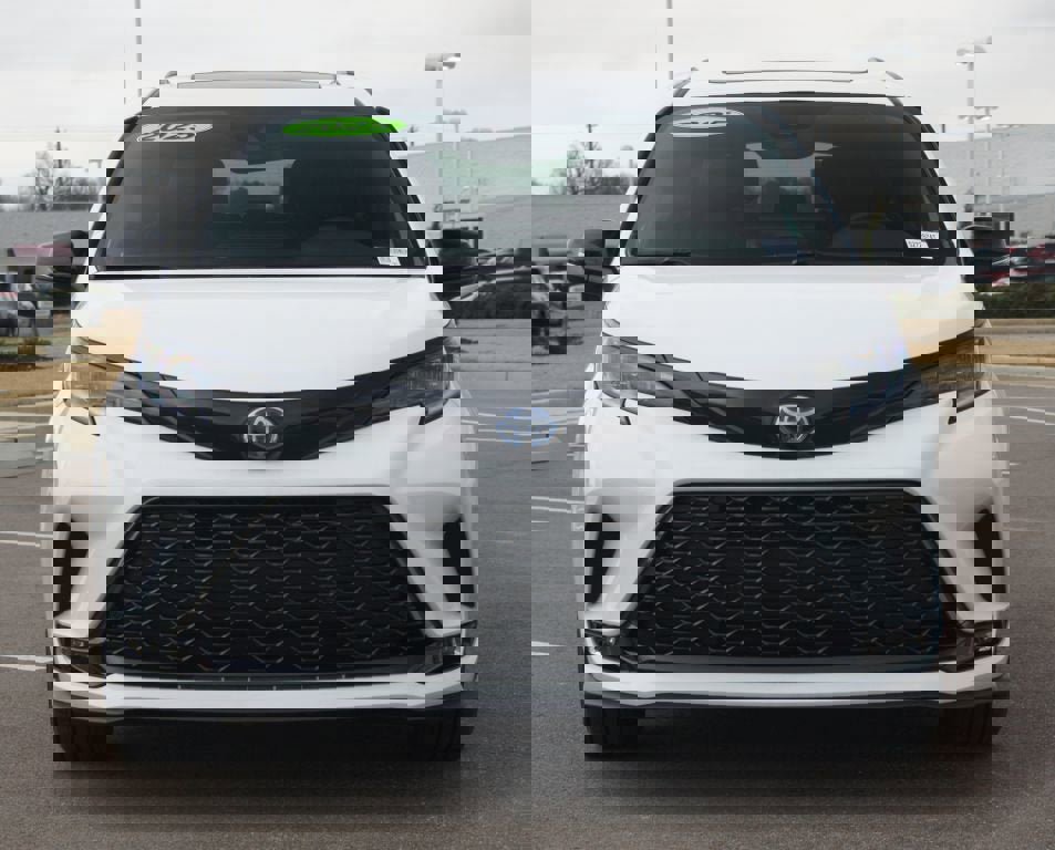 Used 2025 Toyota Sienna XSE w/ XSE Premium Package image 26
