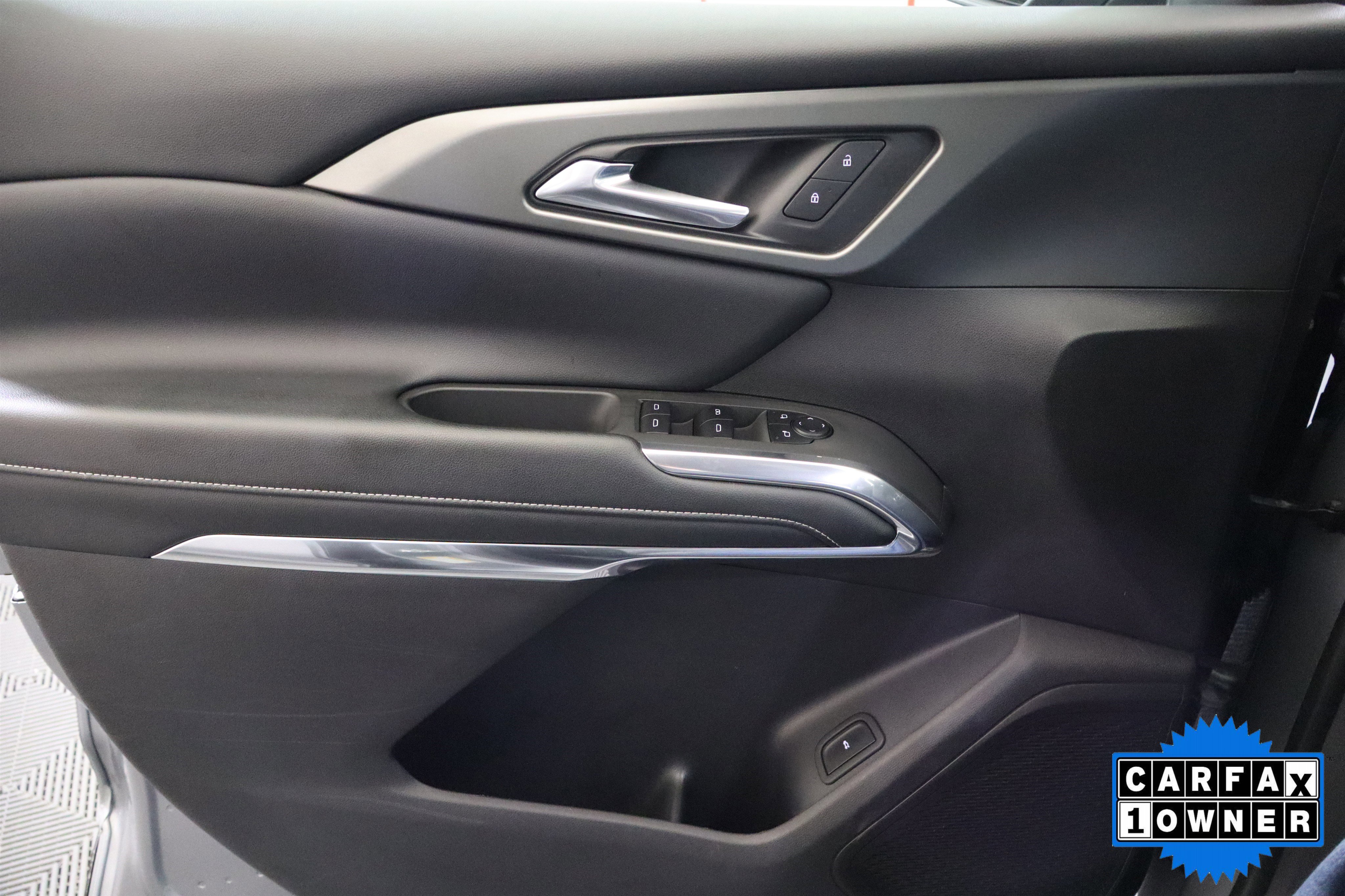 Used 2025 Chevrolet Traverse LT image 34