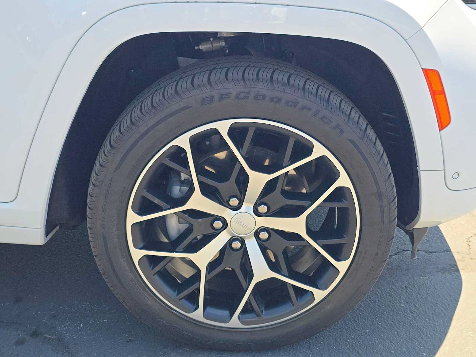 Used 2022 Jeep Grand Cherokee Summit AWD/4WD image 9